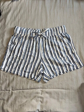 SoundStyle Striped Linen Blend Shorts in Blue & White Size Medium